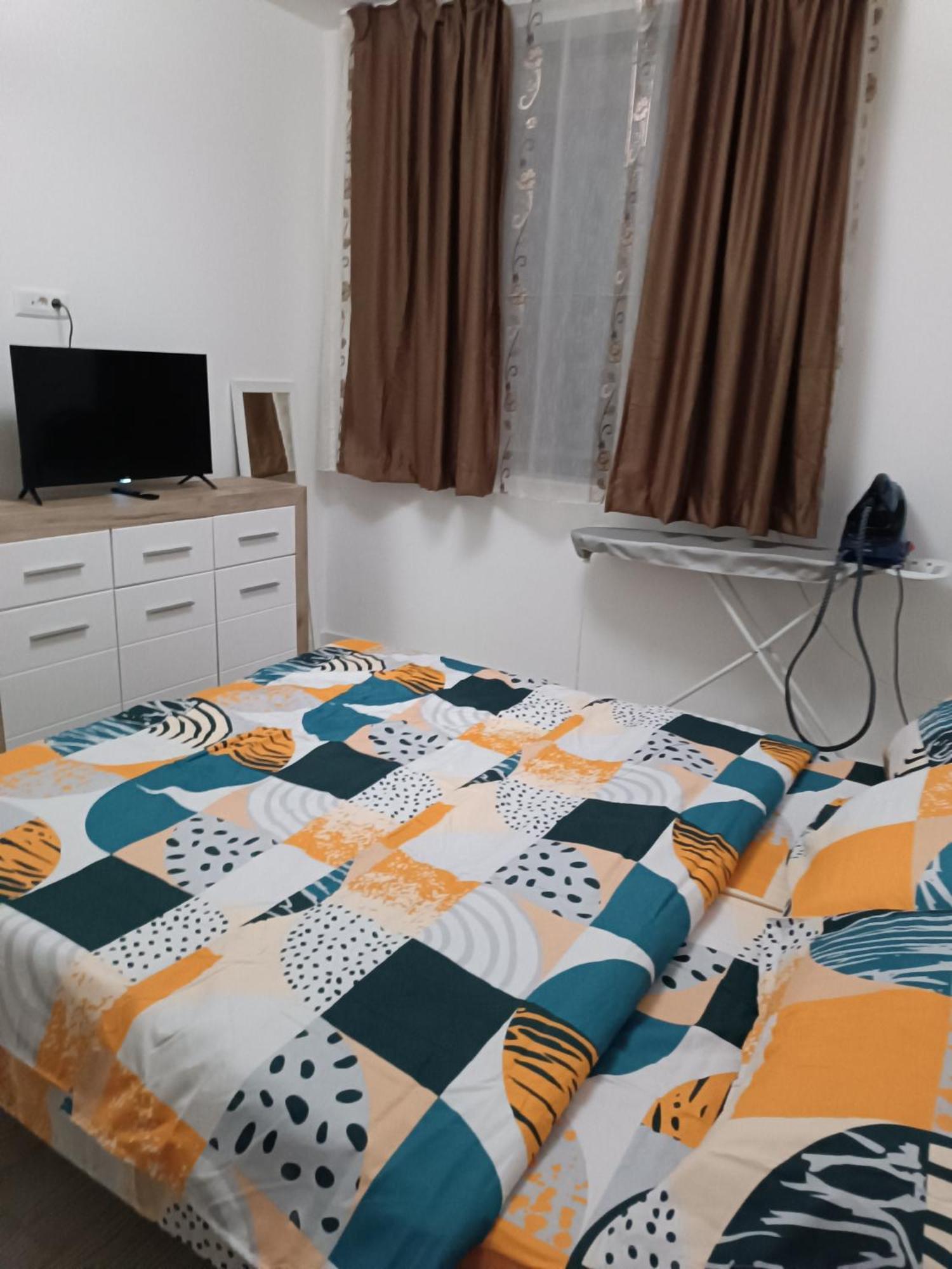 Apartament 2 Camere, Bloc Nou, Langa Promenada Moll, Capacitate 4 Persoane Craiova Luaran gambar